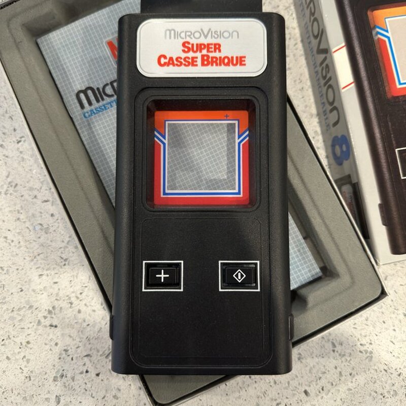 For those of us in the US the Holy Grail of Microvision cartridges, the Never-Sold-Here game, ..Unobtainium.. has landed in my hands (via an eBay sale from Spain. □). I give you: Super Casse Brique (Super Block Buster)

#SuperCasseBrique #SuperBlockBuster #Microvision8 #Microvision #MB #MiltonBradley #RetroHandhelds #RetroGaming